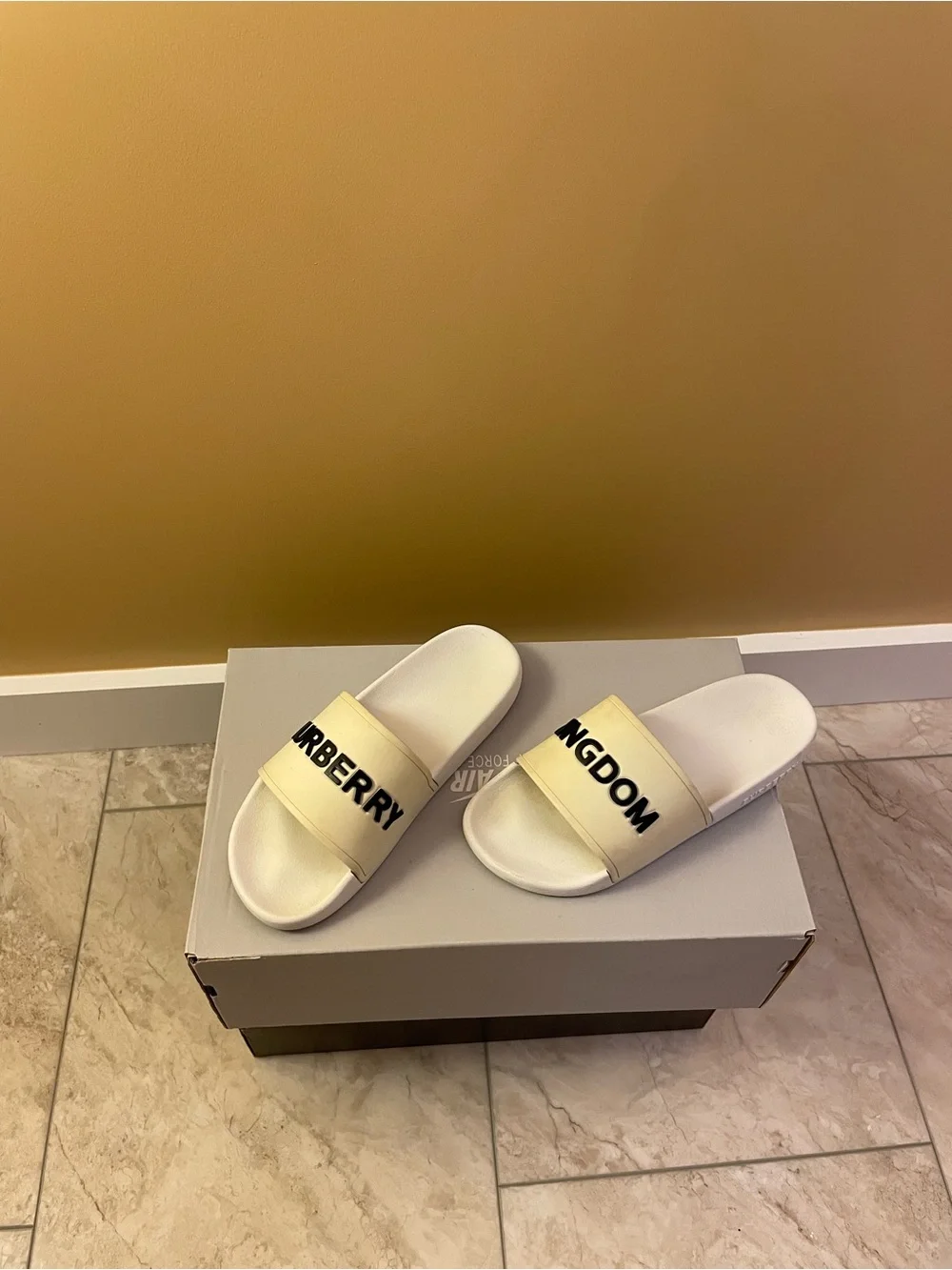 Authentic! Burberry Kids Black Logo Slide Sandals (EU 35)